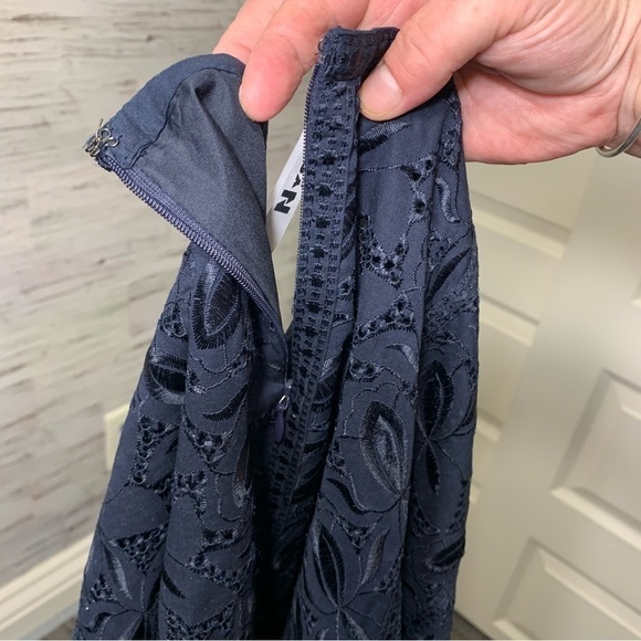 Vintage Navy Blue A Line Midi Skirt Eyelets Floral Embroider Sz 18 waist 38" - Picture 5 of 10